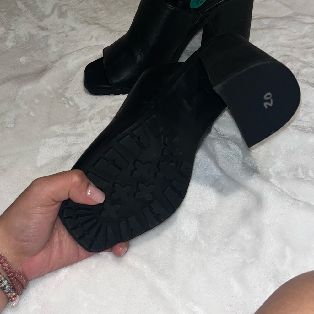 Steve Madden Black Heeled Boots - Picture 6 of 6
